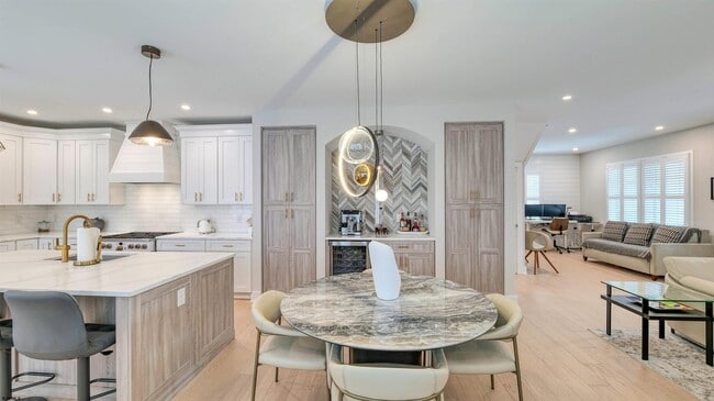 Building Photo - 6223 Winchester Ave