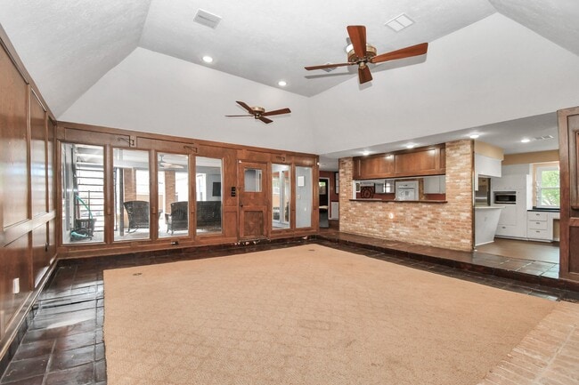 Building Photo - 2510 Hilton Head Dr