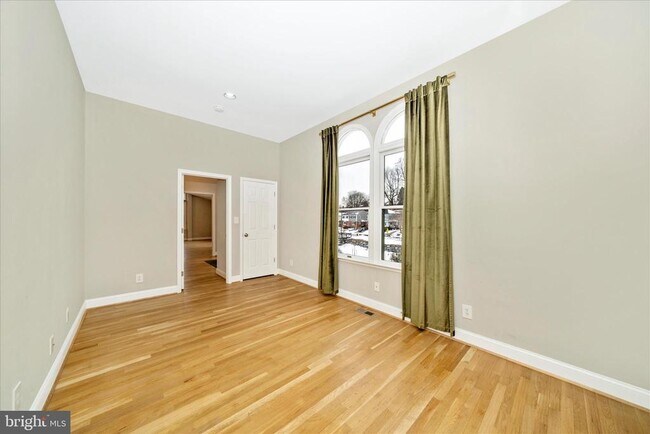 Building Photo - 3313 Moline Rd