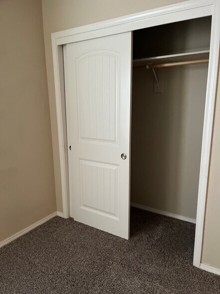 Building Photo - 16089 Sunnyfield