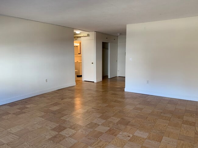 Building Photo - 101 Monmouth St