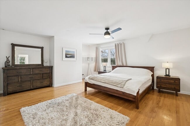 Building Photo - 825 Highview Terrace