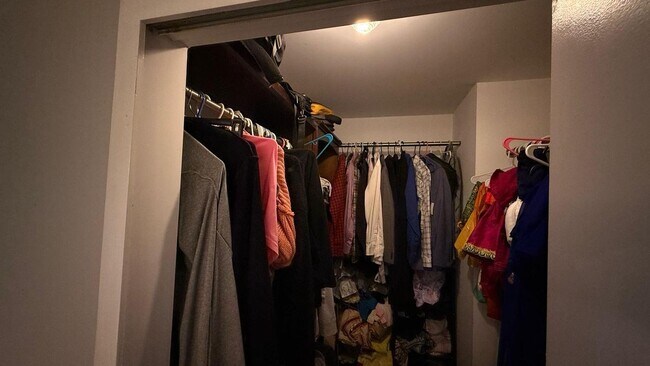 Building Photo - 735 Hamilton Ct