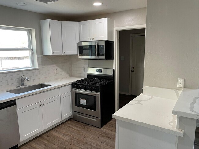 Building Photo - 24118 Spring Mill Ln