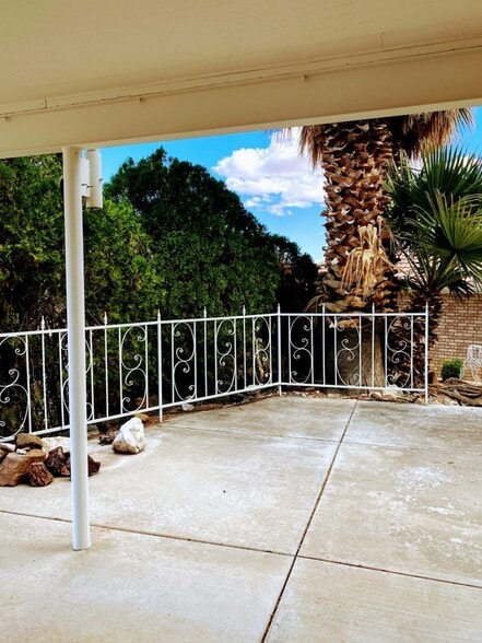Building Photo - 2330 S Adonis Cir