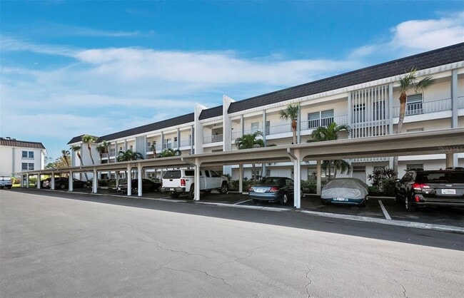 Building Photo - 4400 Exeter Dr