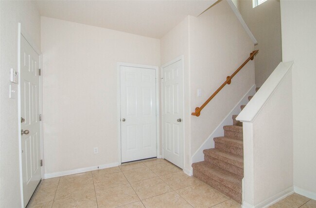 Building Photo - 3939 Calgary Cir