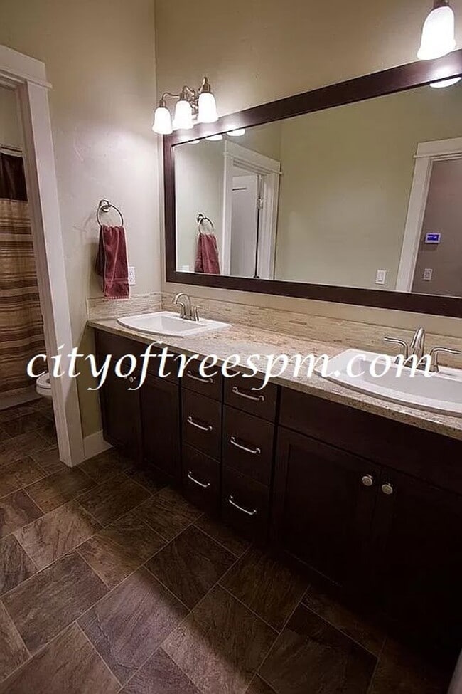 Building Photo - Harris Crossing at Harris Ranch.