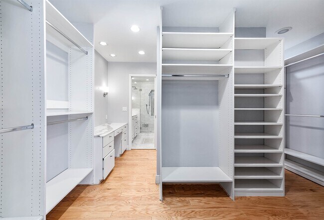 Building Photo - 6825 Bellgreen Dr