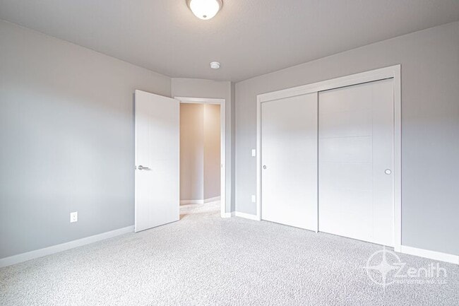 Building Photo - 12323 NE 116th Way