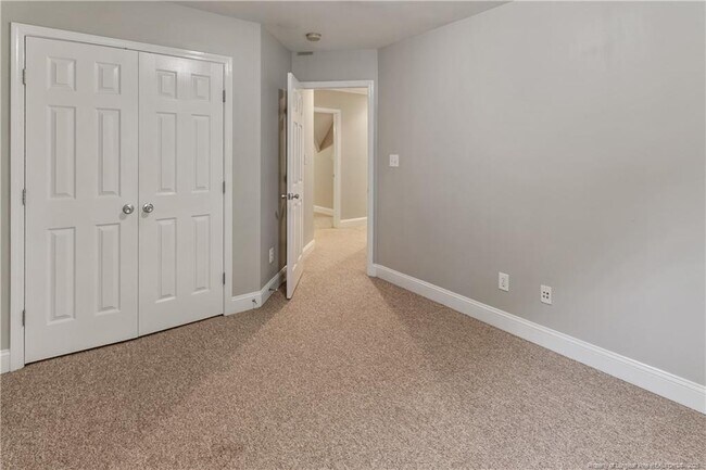 Building Photo - 136 Cottswold Ln