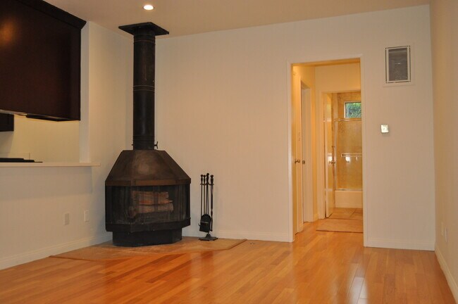 Interior Photo - Newly renovated upper unit in quiet neighb...