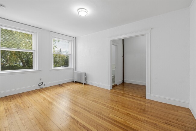 Building Photo - 170 Maple St