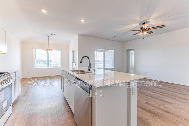 Building Photo - 5901 Bradford Pear Ln
