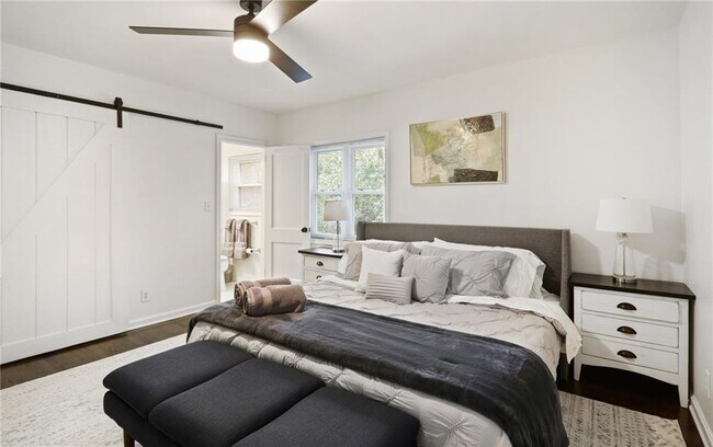 Building Photo - 961 E Rock Springs Rd NE