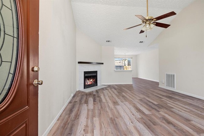 Building Photo - 3706 Westmeadow Dr
