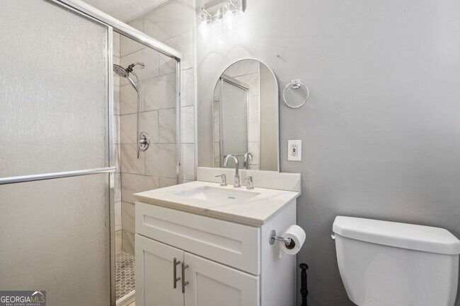Building Photo - 2419 Greenway Dr
