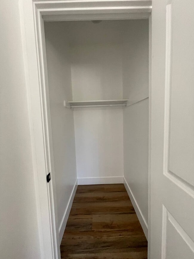 Building Photo - 540 W Elm Ave