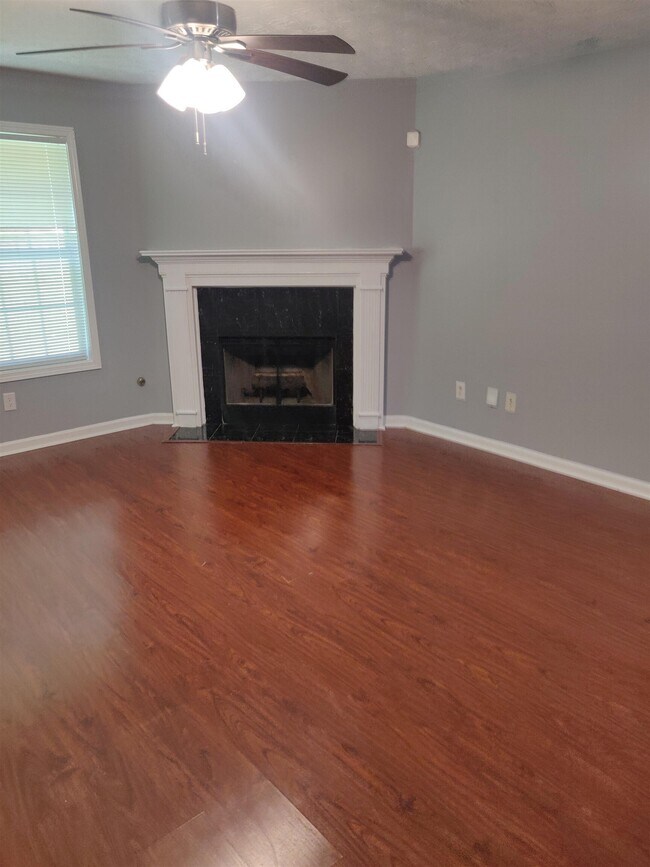 Building Photo - 679 Shadow Lake Dr
