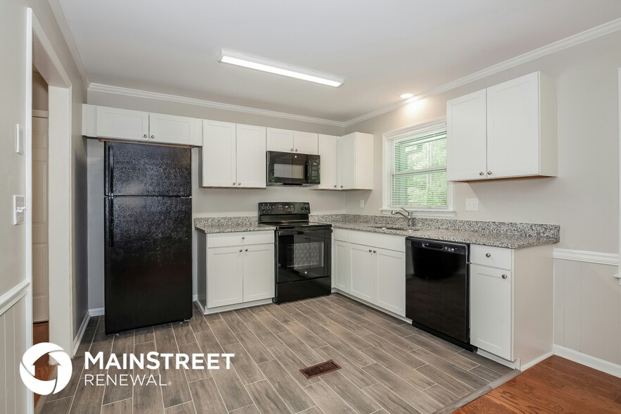 Building Photo - 2324 Pine Forest Dr