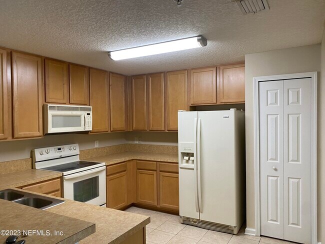 Building Photo - 8204 White Falls Blvd