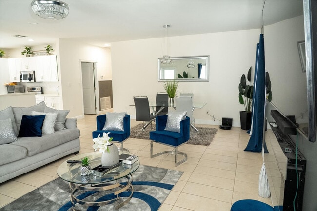 Building Photo - 2710 NW 5th St