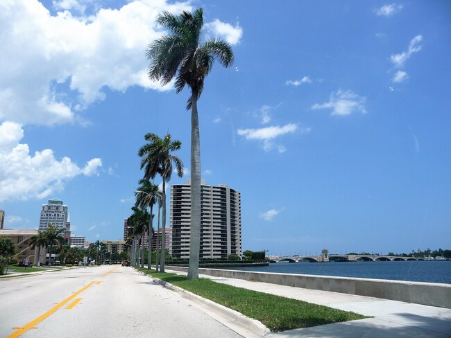 Building Photo - 1200 S Flagler Dr