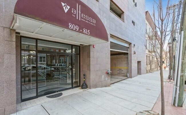 Building Photo - 809-815 22nd St