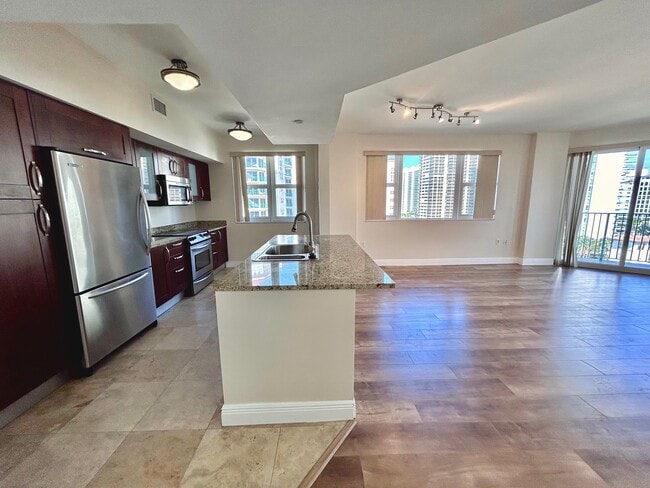Building Photo - Turnberry Village Apt 1020 ST