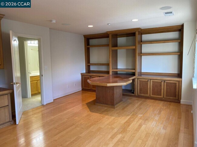Building Photo - 171 Shadowhill Cir