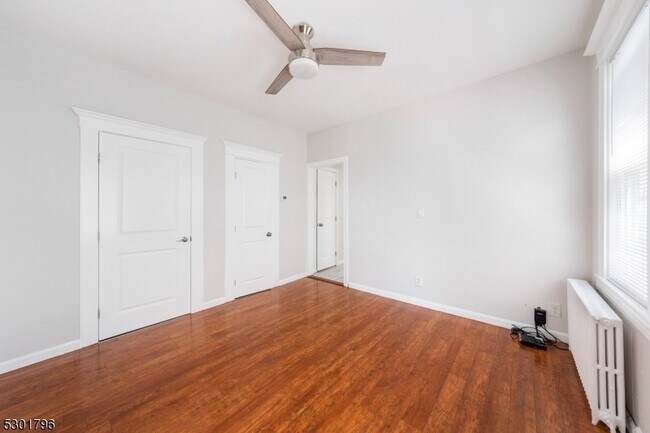Building Photo - 129 W 15th St