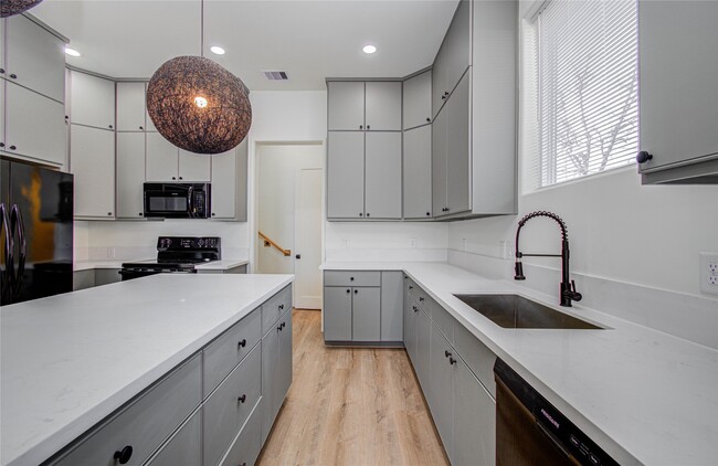 Building Photo - 4605 Edison St