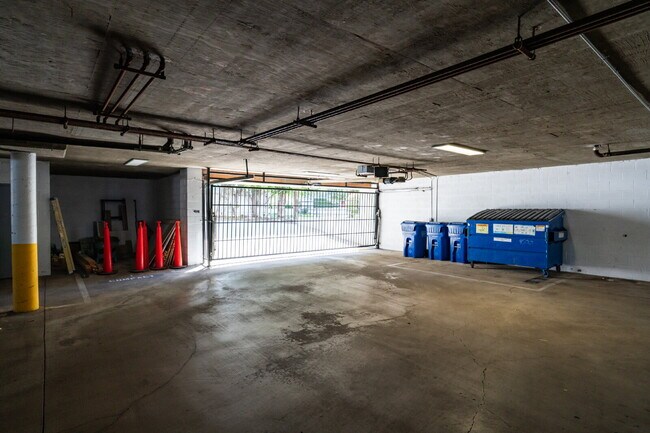 Building Photo - Smartly Designed 2-Bedroom Apartment in Pr...