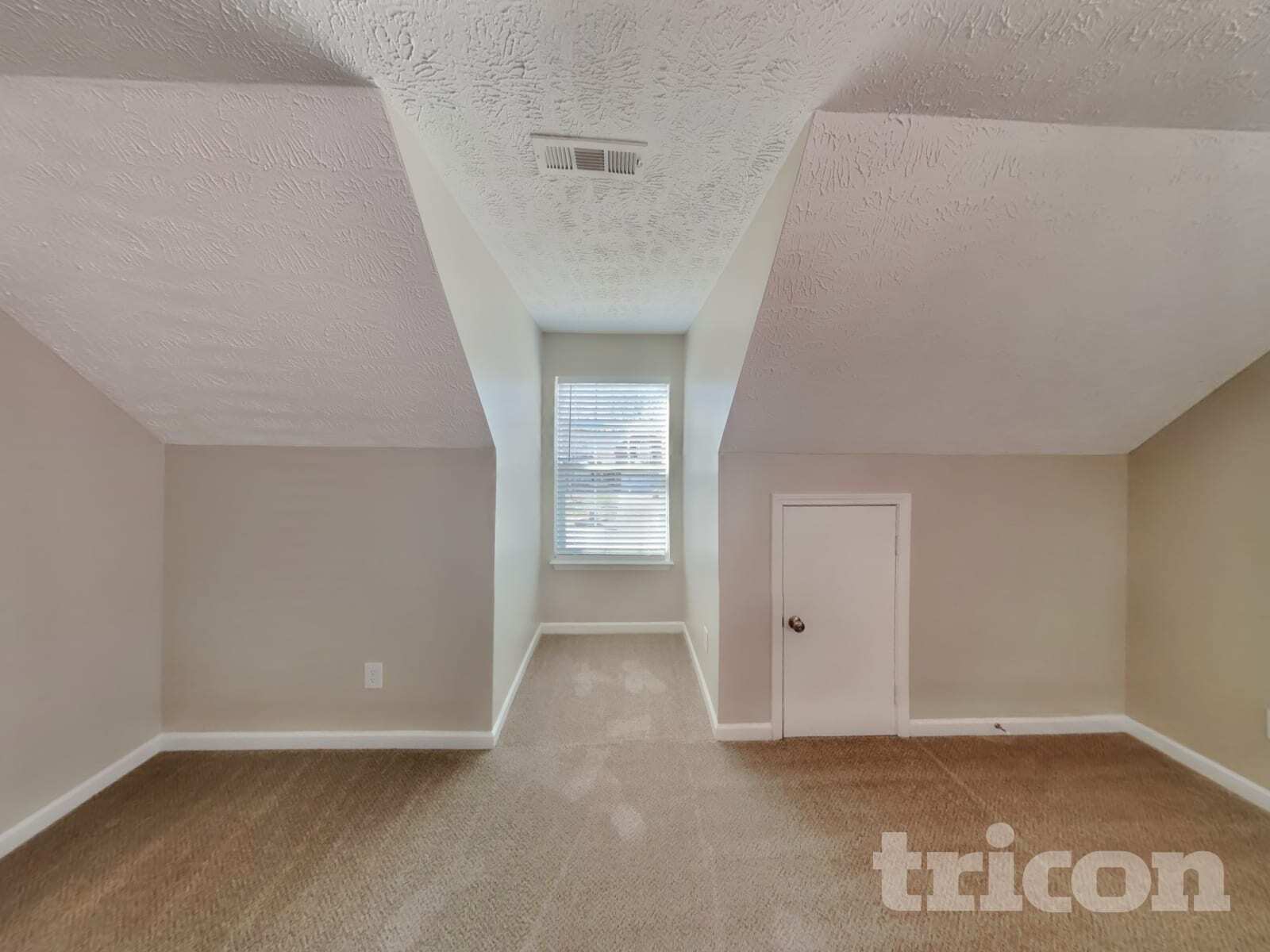 Building Photo - 4028 Deer Run Trce