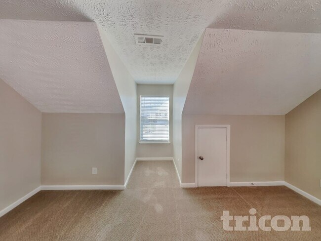 Building Photo - 4028 Deer Run Trce