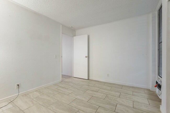 Building Photo - Live your best life in this well-appointed condo in Makaua Village