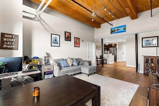 Building Photo - 130 John St