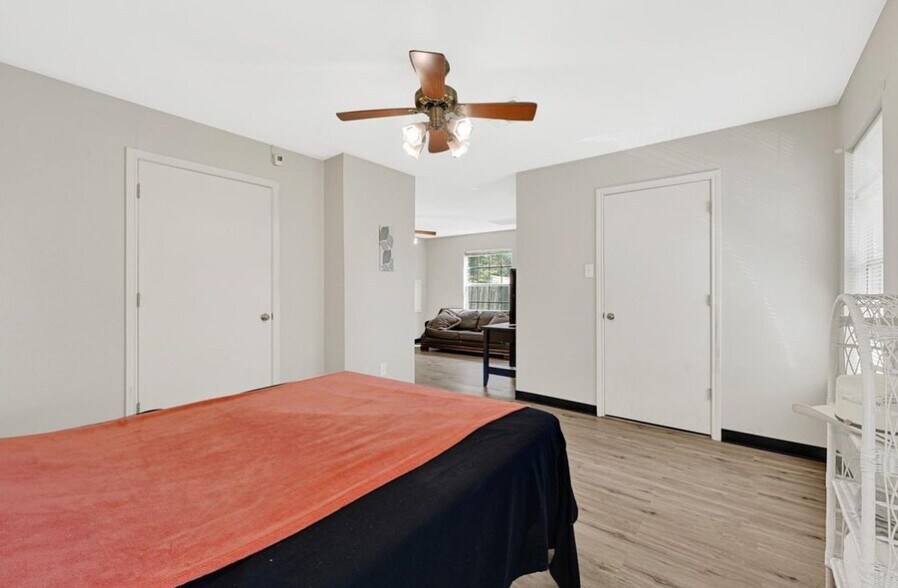 Building Photo - 1109 Frances Dr