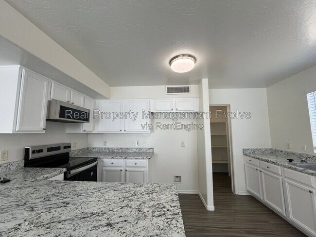 Building Photo - 7347 N 72nd Dr