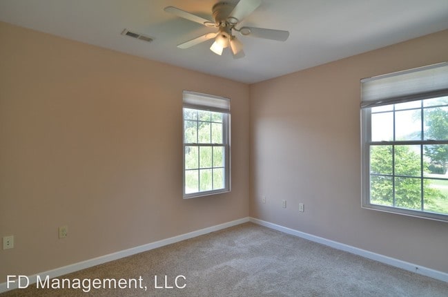 Building Photo - 4 br, 2.5 bath House - 92 Forrest Road
