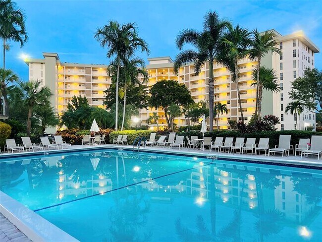 Building Photo - 3010 N Course Dr