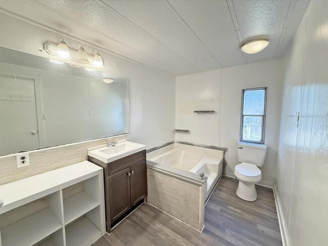 Building Photo - 6227 Forest Acre Cir N