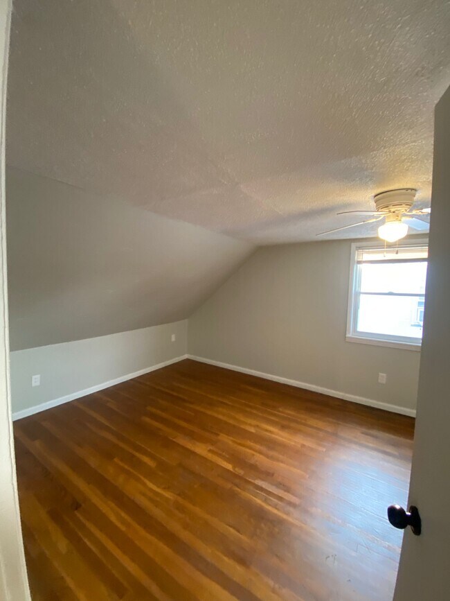 Building Photo - 4207 Wood Ave