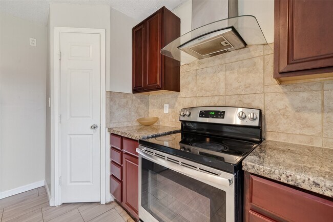 Building Photo - 17010 Bentana Ct