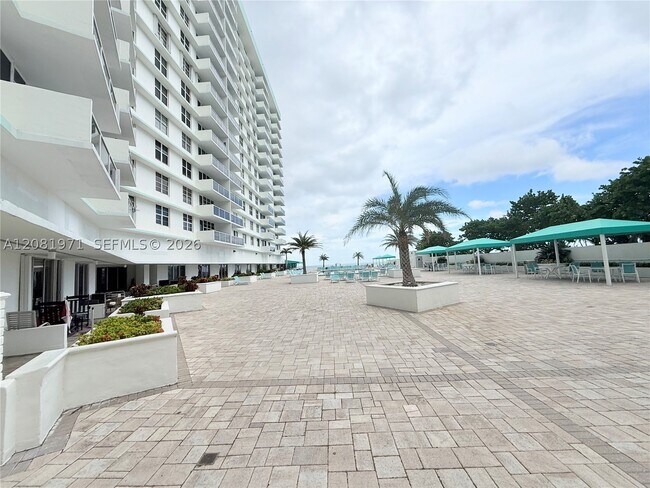 Building Photo - 3725 S Ocean Dr