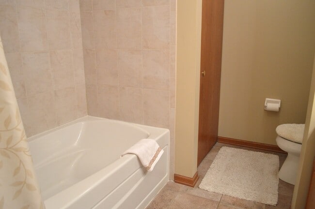 Building Photo - 2733 Borkshire Ln