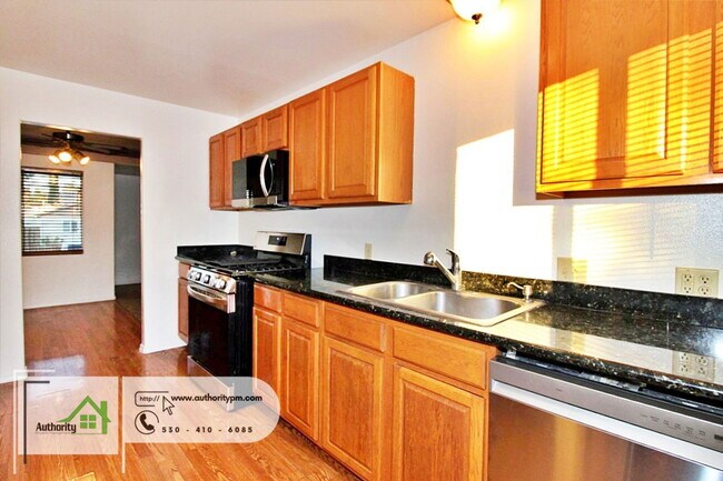 Building Photo - 1108 3rd St