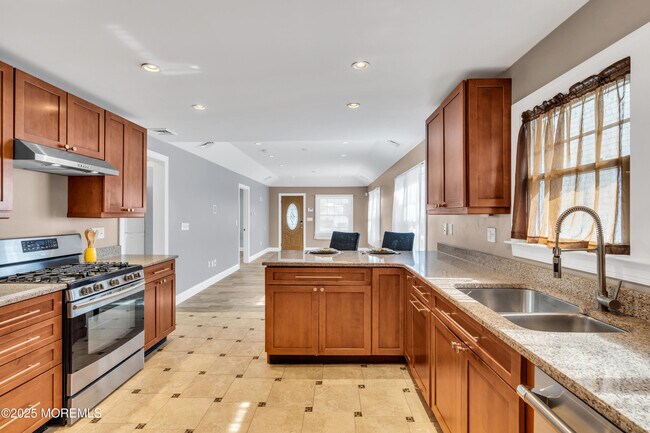 Building Photo - 35 Lipman Pl
