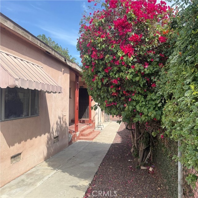 Primary Photo - 1162 Calada St