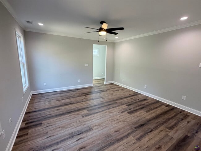 Building Photo - 215 McEwen Ct